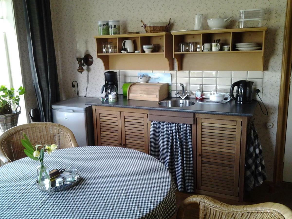 Bed and Breakfast De Wylgepleats Jutrijp Esterno foto